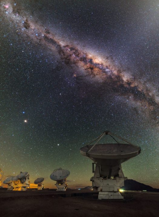 This view shows several of the ALMA antennas and the central regions of the Milky Way above. In this wide field view, the zodiacal light is seen upper right and at lower left Mars is seen. Saturn is a bit higher in the sky towards the centre of the image. The image was taken during the ESO Ultra HD (UHD) Expedition.